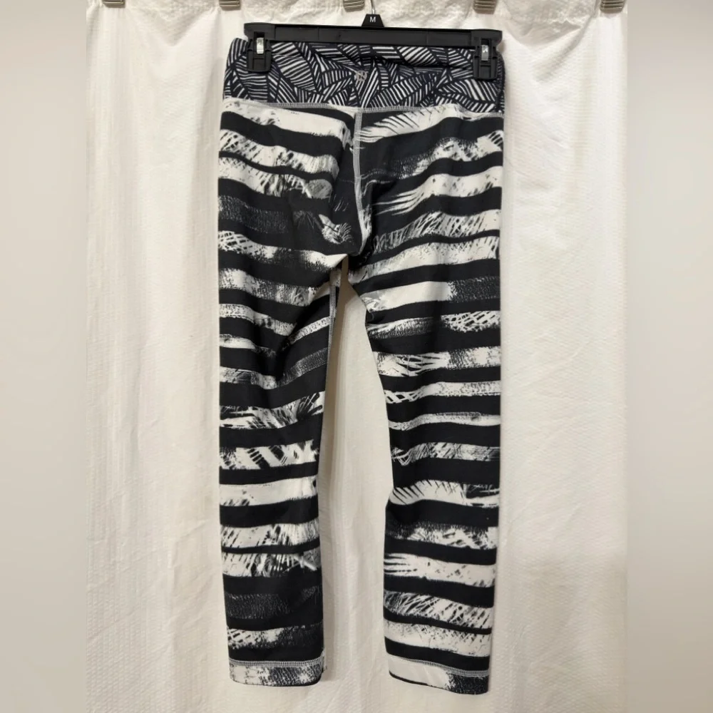Lululemon Wunder Under Crop II *Full-On Luon‎ White Black Leggings Sz 4 EUC
